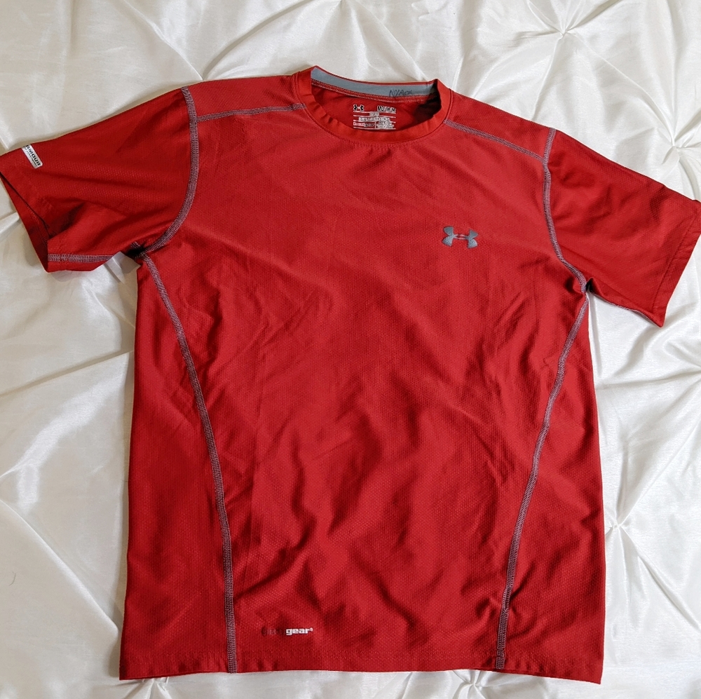 Under Armour Heat Gear Red Crewneck Shirt. Red with Grey Stitching. Size M.